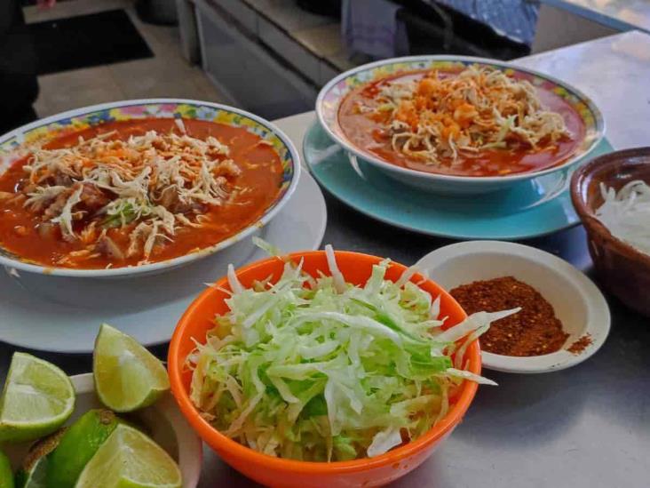 Doña Elizabeth; 35 años preparando pozole para los xalapeños