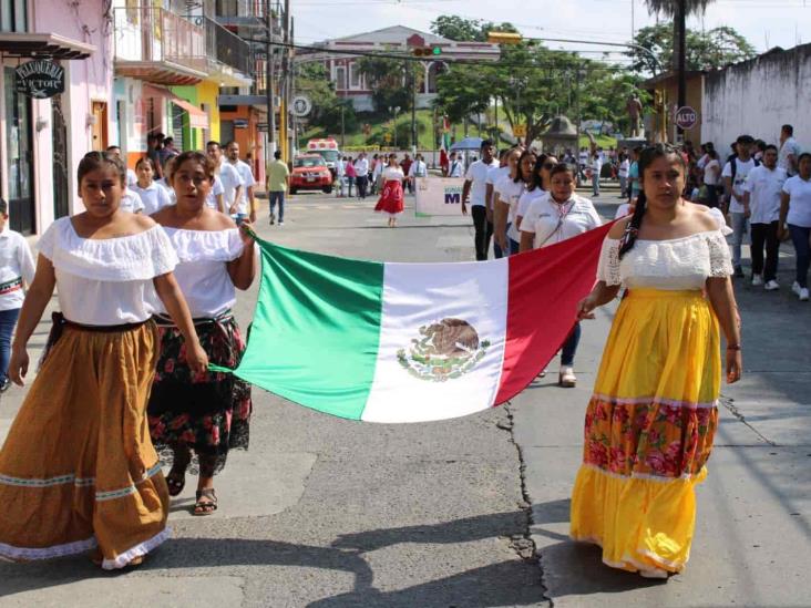 Parada cívica en Misantla, con saldo blanco