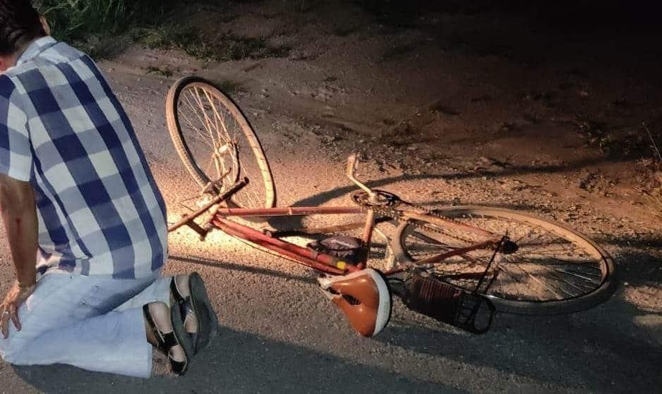 Cae de su bicicleta y casi se fractura el cráneo en carretera a Córdoba