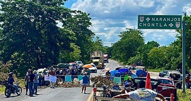 Bloquean entradas a Naranjos y carretera federal 180; esto exigen