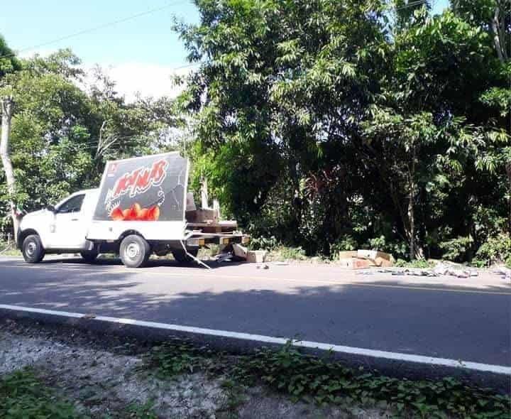 Accidente de camioneta de Barcel en carretera en Juchique de Ferrer