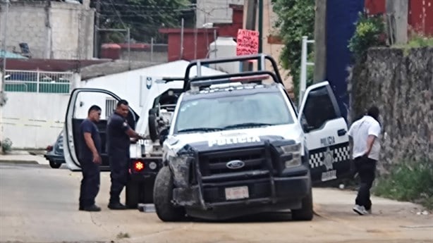 Patrulla de SSP termina dentro de una casa en Xalapa