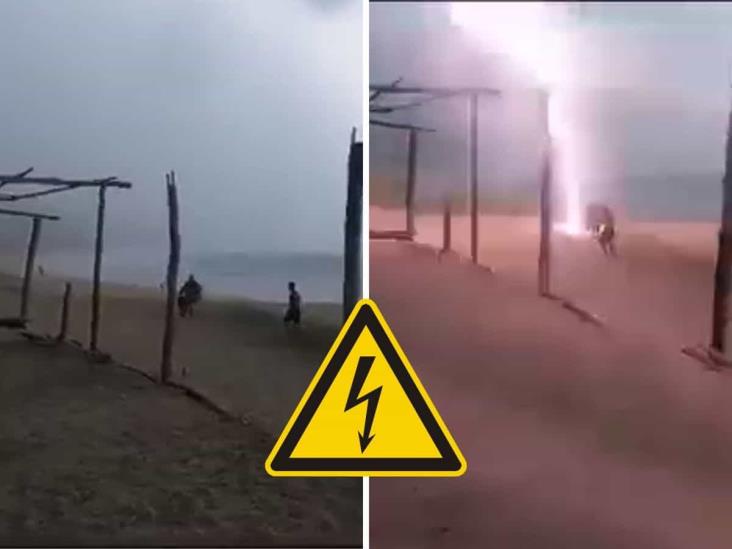 Rayo impacta a dos personas en playas de Michoacán (+Video)