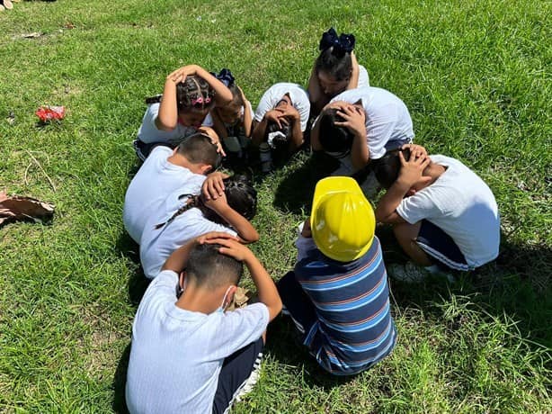Realizan simulacro de sismo en escuela de Amapolas 2, Veracruz