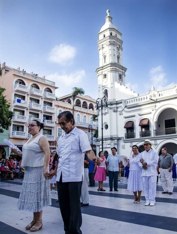 Se extingue tradición de bailar danzón en espacios públicos de Veracruz