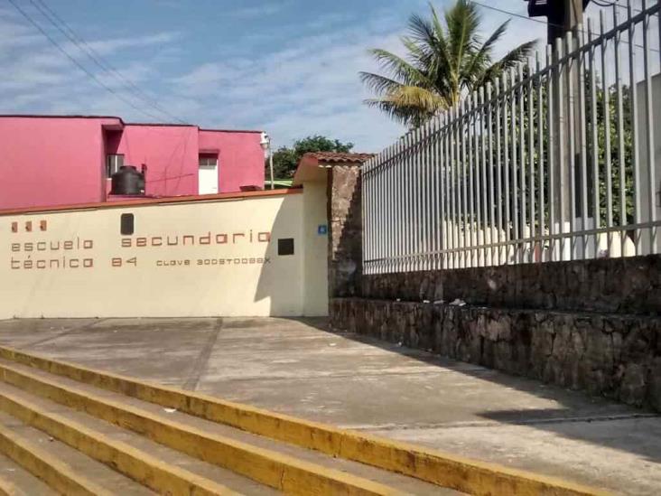 Exigen solución ante falta de maestros en secundaria de Orizaba