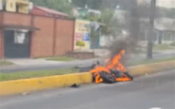 Incendio de motocicleta causa alarma en bulevar Xalapa-Coatepec