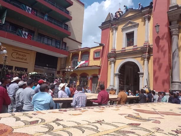 Arcos de semillas adornan parroquia de San Miguel Arcángel de Orizaba (+Video)