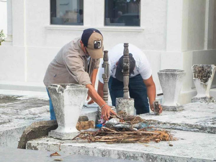 Dan mantenimiento a panteón municipal de Poza Rica