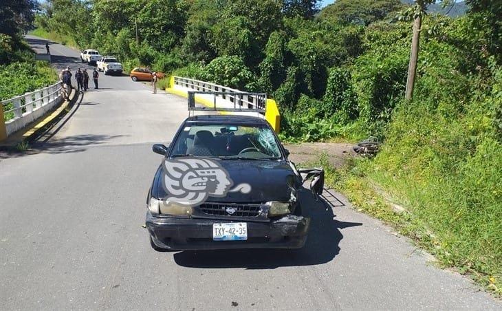 Joven motociclista es atropellado por vehículo que viajaba a exceso de velocidad en Atzacan