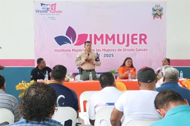 Capacitan a taxistas en Úrsulo Galván en prevención de violencia contra las mujeres