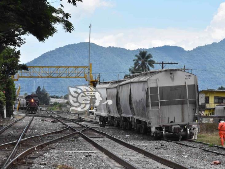 Por falla mecánica, descarrilan tolvas en Río Blanco