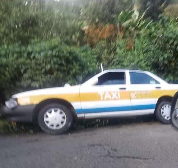 Hallan taxi abandonado en carretera de Córdoba