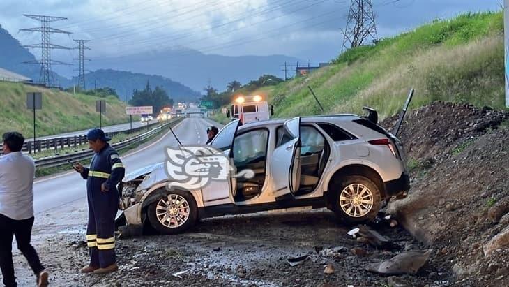 Camioneta del año se accidenta en la la autopista Córdoba-Puebla