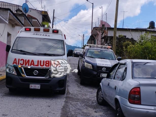 Rescatan a mujer tras ser arrastrada por la corriente del río Orizaba