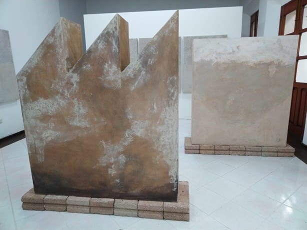 El concreto de calles xalapeñas inspira la obra de Manuel Velázquez