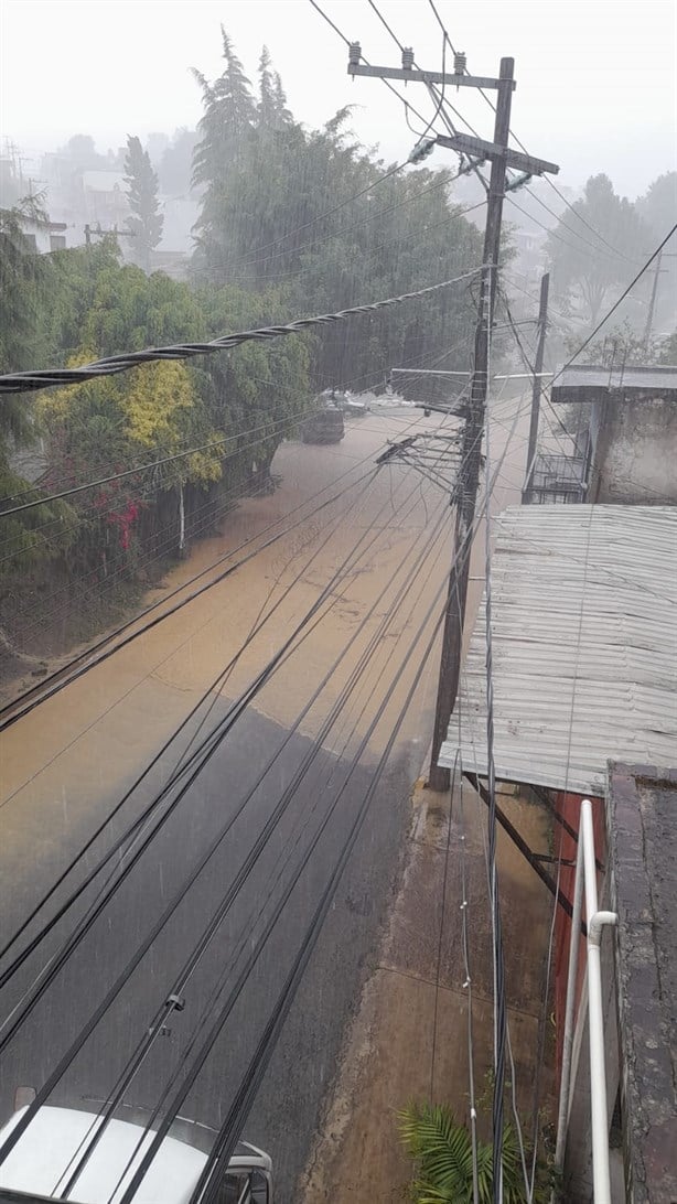 Fuerte aguacero causa inundaciones en Xalapa; ¿metiste la ropa?