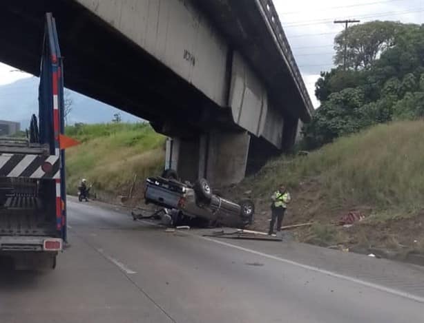 Accidente de camioneta en la Córdoba-Orizaba deja tres personas lesionadas
