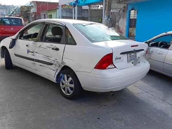 Vehículo choca y responsable se da a la fuga en Tlapacoyan