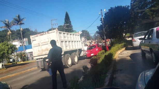 Accidente provoca caos vial en la avenida Rébsamen, en Xalapa