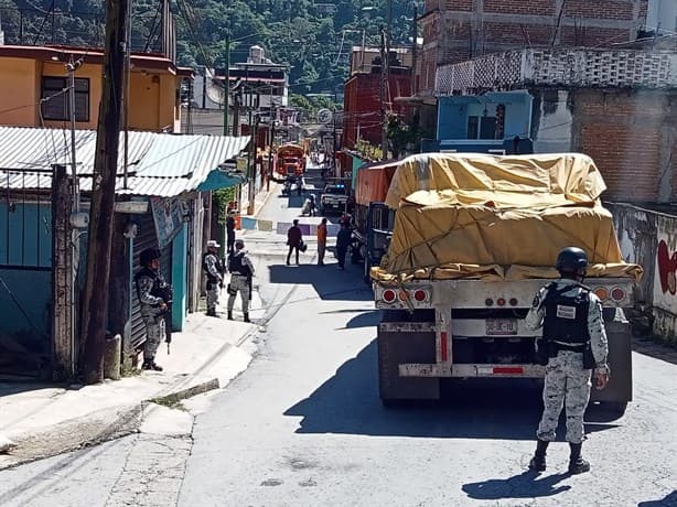 Bloquean carretera Orizaba- Zongolica: alumnos de Zongolica exigen director legítimo