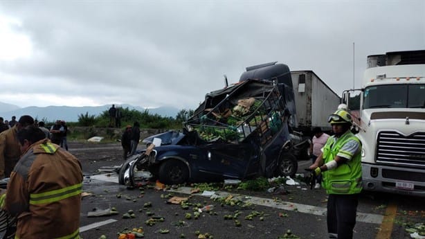 Termina prensado dentro de su camioneta en Cumbres de Maltrata (+Video)