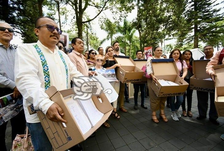 En apoyo a Manuel Huerta, ciudadanos reúnen 200 mil firmas en Xalapa