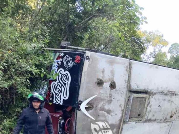 En Córdoba, volcadura de autobús deja 4 lesionados y crisis nerviosa de pasajeros