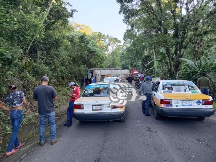 En Córdoba, volcadura de autobús deja 4 lesionados y crisis nerviosa de pasajeros