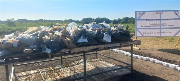 FGR y Semar incineran 257 kilos de droga incautada en Veracruz
