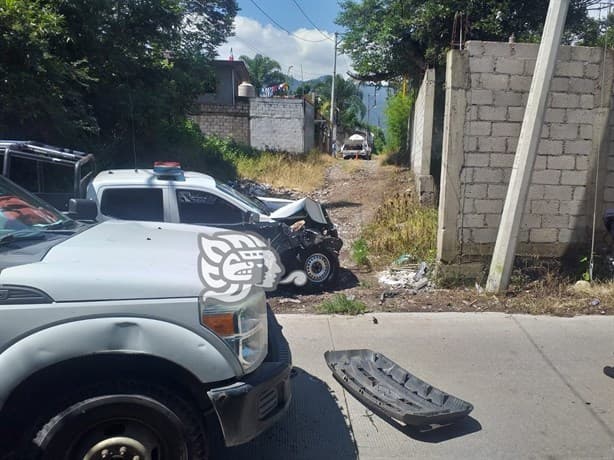 Chocan patrulla  y camioneta repartidora de gas en Mariano Escobedo