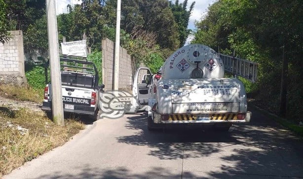 Chocan patrulla  y camioneta repartidora de gas en Mariano Escobedo