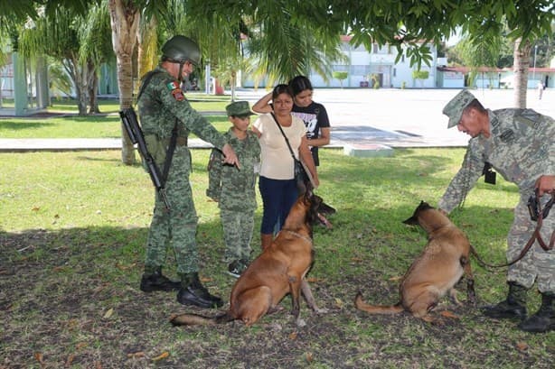 Nombran soldado por un día al pequeño Miguel Ángel en Poza Rica