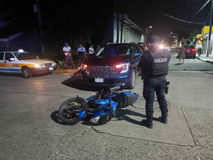 Choque entre moto y camioneta deja dos lesionados en Córdoba