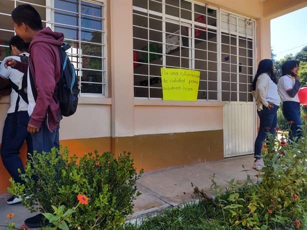 Toman Telebachillerato de Rafael Delgado; exigen maestro