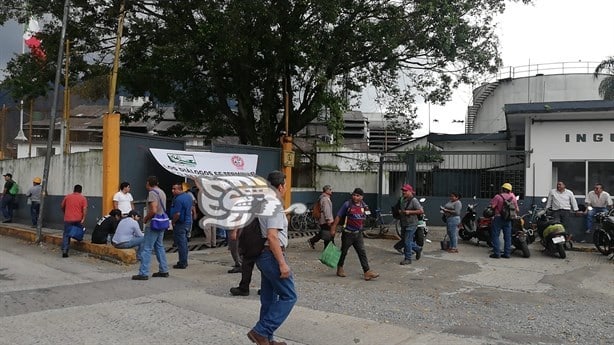 Productores mantienen protesta en el ingenio El Carmen; exigen pago de adeudos