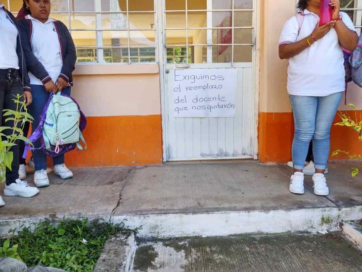 Toman Telebachillerato de Rafael Delgado; exigen maestro