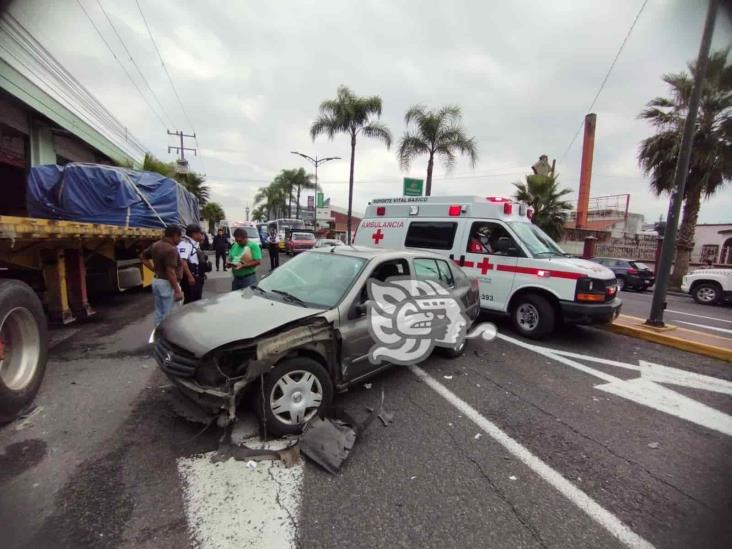 Dos personas resultan heridas en aparatoso accidente en Orizaba