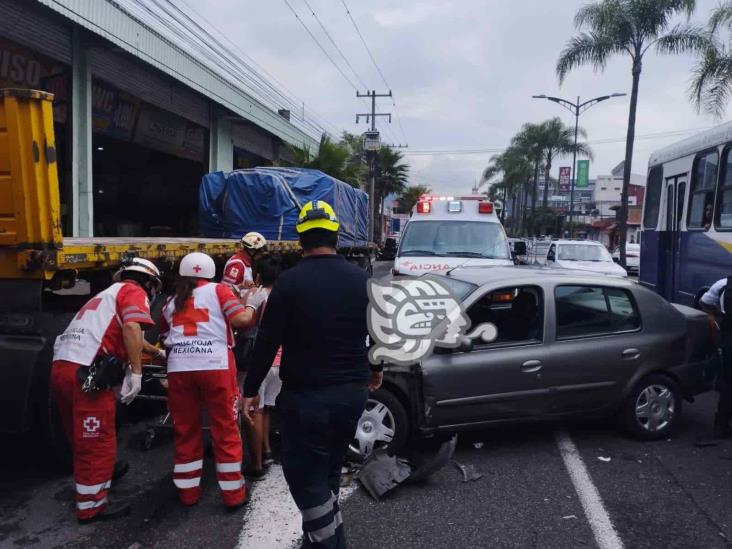 Dos personas resultan heridas en aparatoso accidente en Orizaba