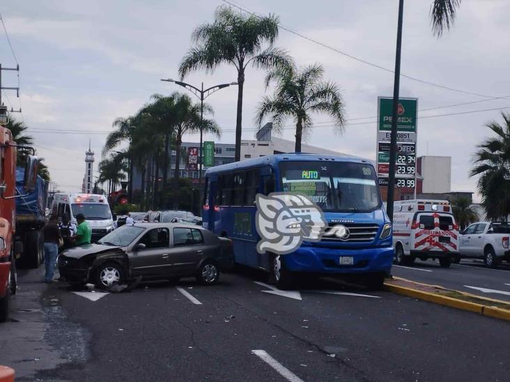 Dos personas resultan heridas en aparatoso accidente en Orizaba