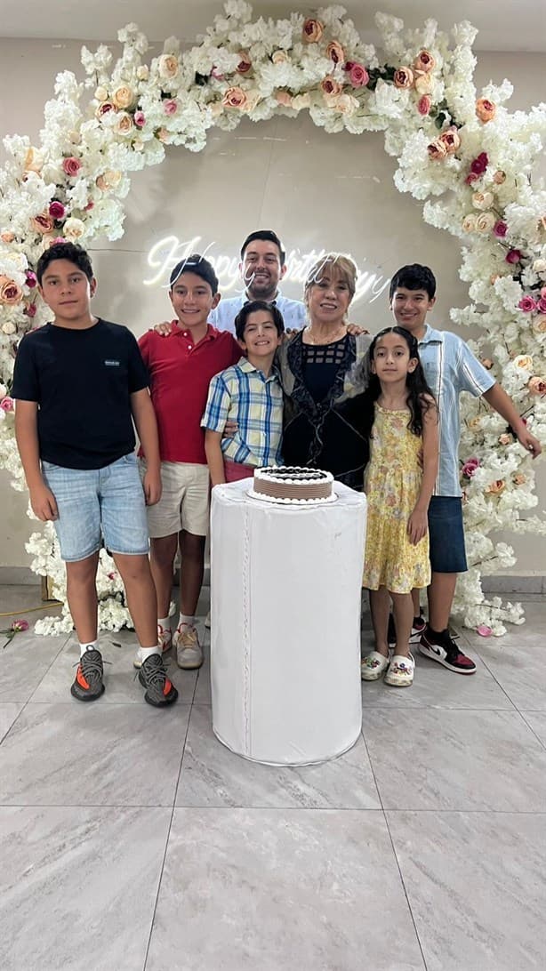 Nohemí Quirasco celebró su no cumpleaños