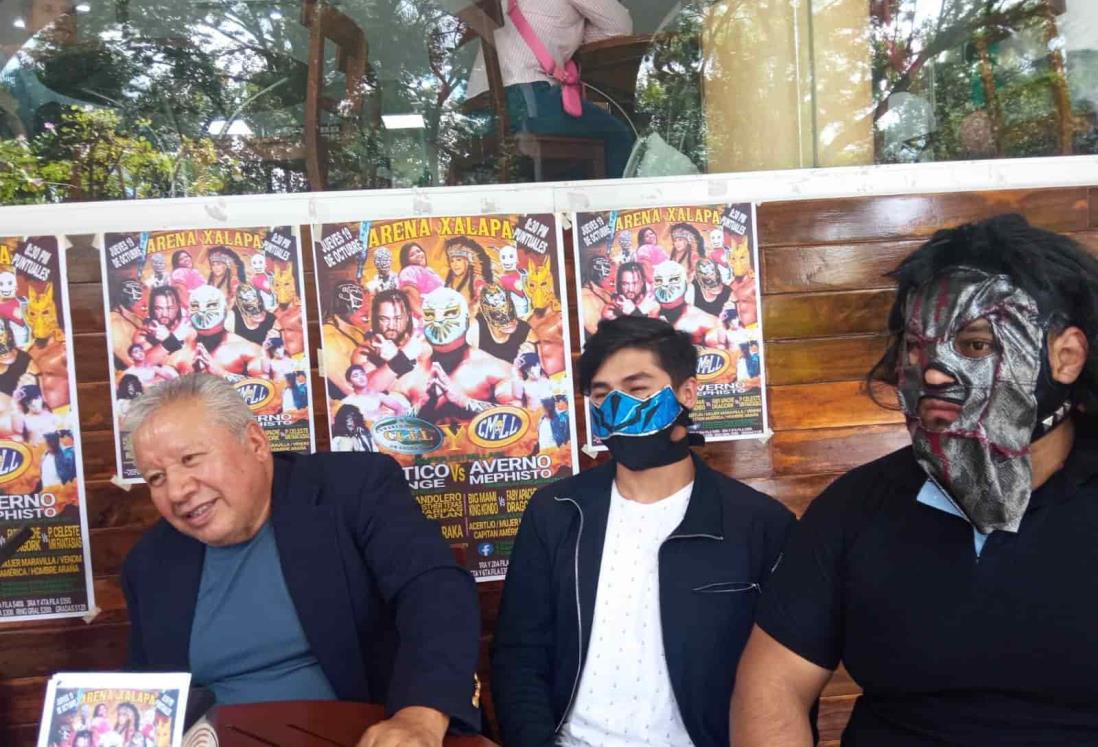 Presentan cartel de luchas en la Arena Xalapa