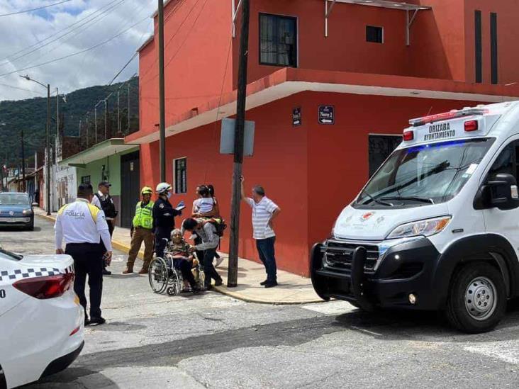 Imprudente conductor arrolla a familia en Orizaba