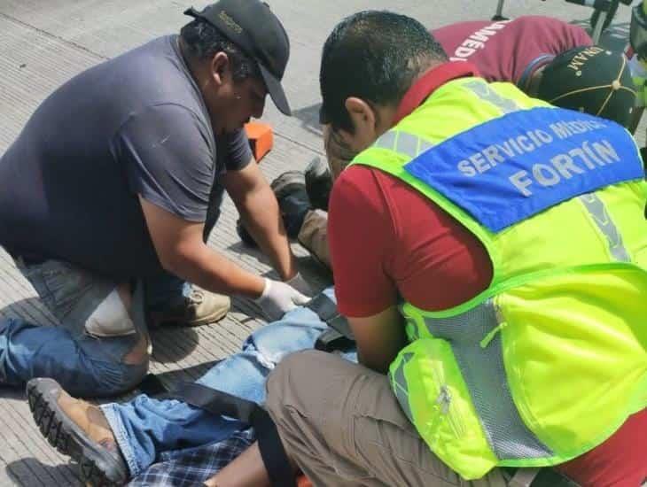 Tráiler impacta a motociclista cerca de caseta de Fortín