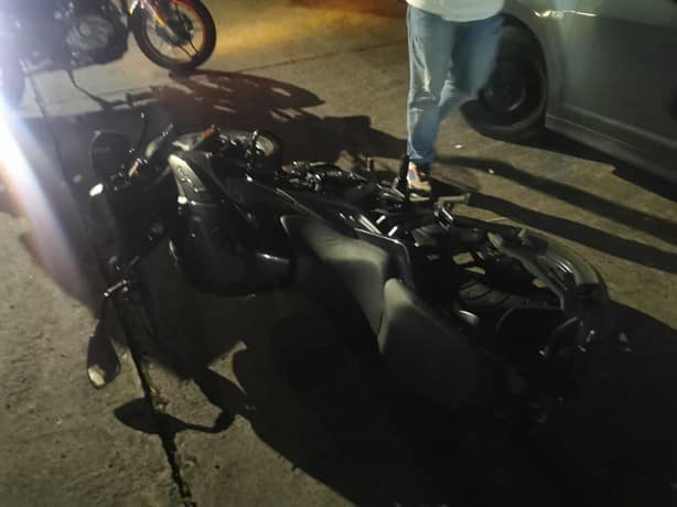 Empleado de la SEV arrolla a motorrepartidor en Colonia Progreso, en Xalapa