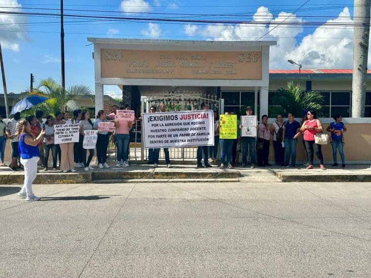 Padre golpea y manda al hospital a maestro de secundaria en Cerro Azul (+Video)