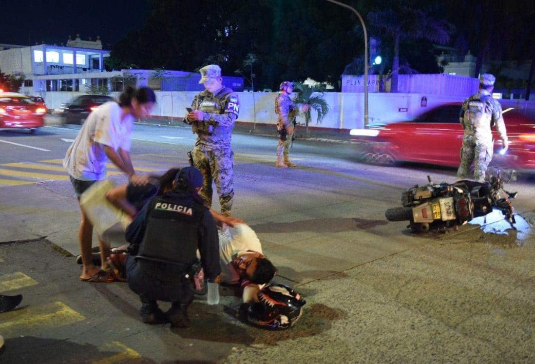 Motociclista herido tras chocar con automóvil en avenida de Veracruz