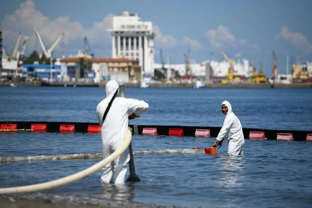 Armada de México realiza simulacro de derrame de hidrocarburo en playas de Veracruz | VIDEO