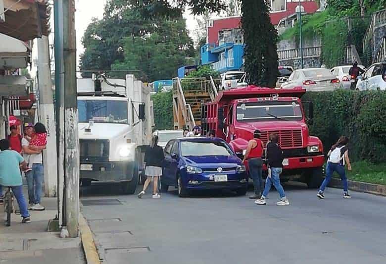 Accidente causa caos vial en avenida Rébsamen, en Xalapa