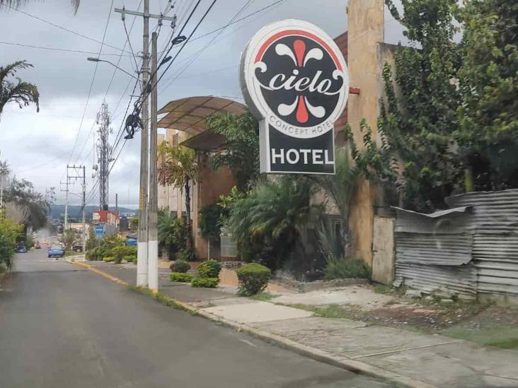 ¡Evitan tragedia! Mujer intenta acabar con su vida en hotel de Xalapa